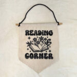 Reading Corner - Banderín